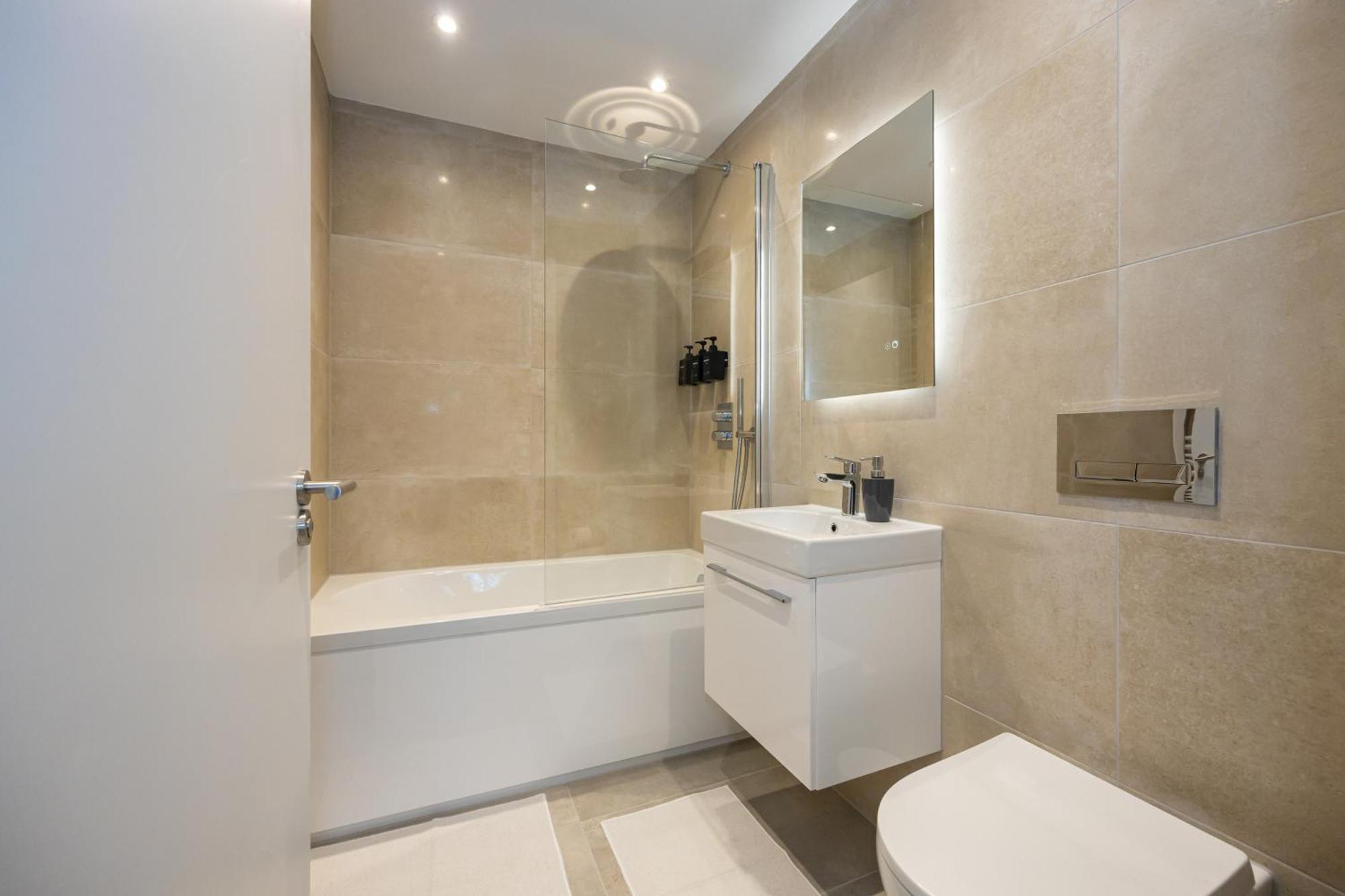 Modern 2 Bed Near Wythenshawe Hospital And Manchester Airport With Parking Eksteriør bilde