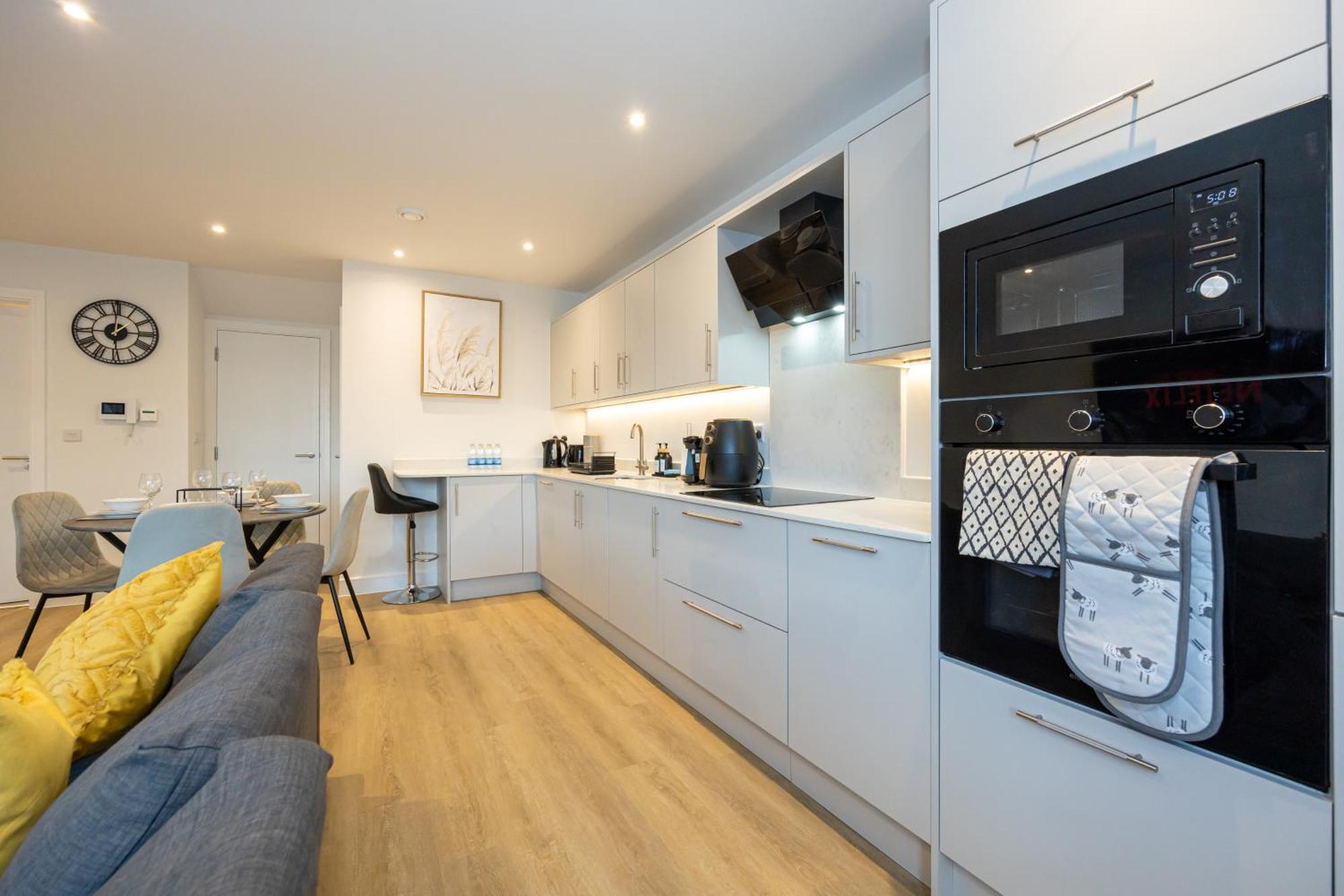 Modern 2 Bed Near Wythenshawe Hospital And Manchester Airport With Parking Eksteriør bilde