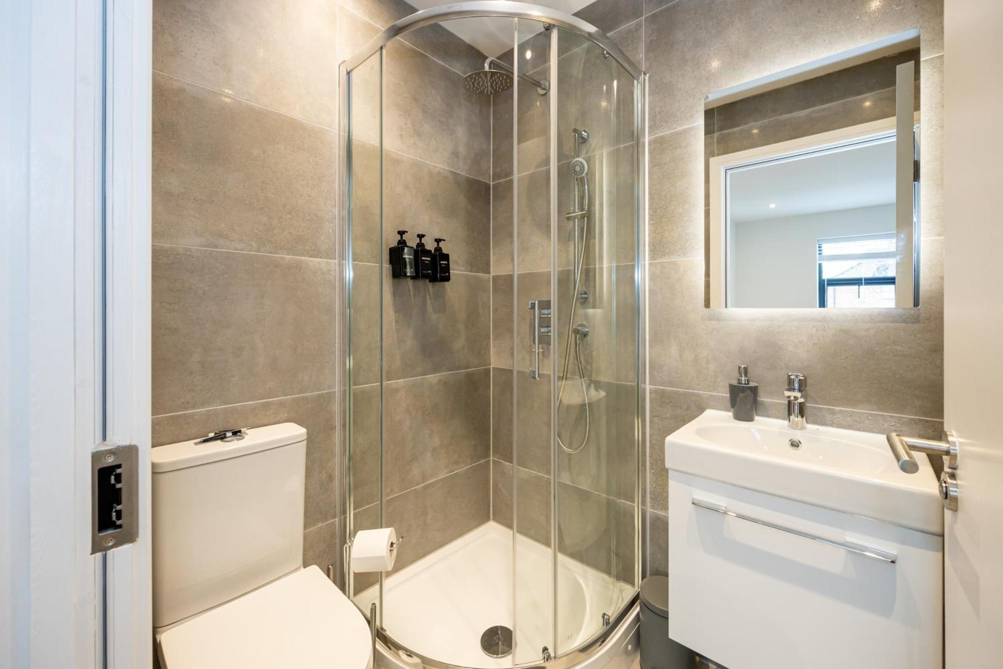 Modern 2 Bed Near Wythenshawe Hospital And Manchester Airport With Parking Eksteriør bilde