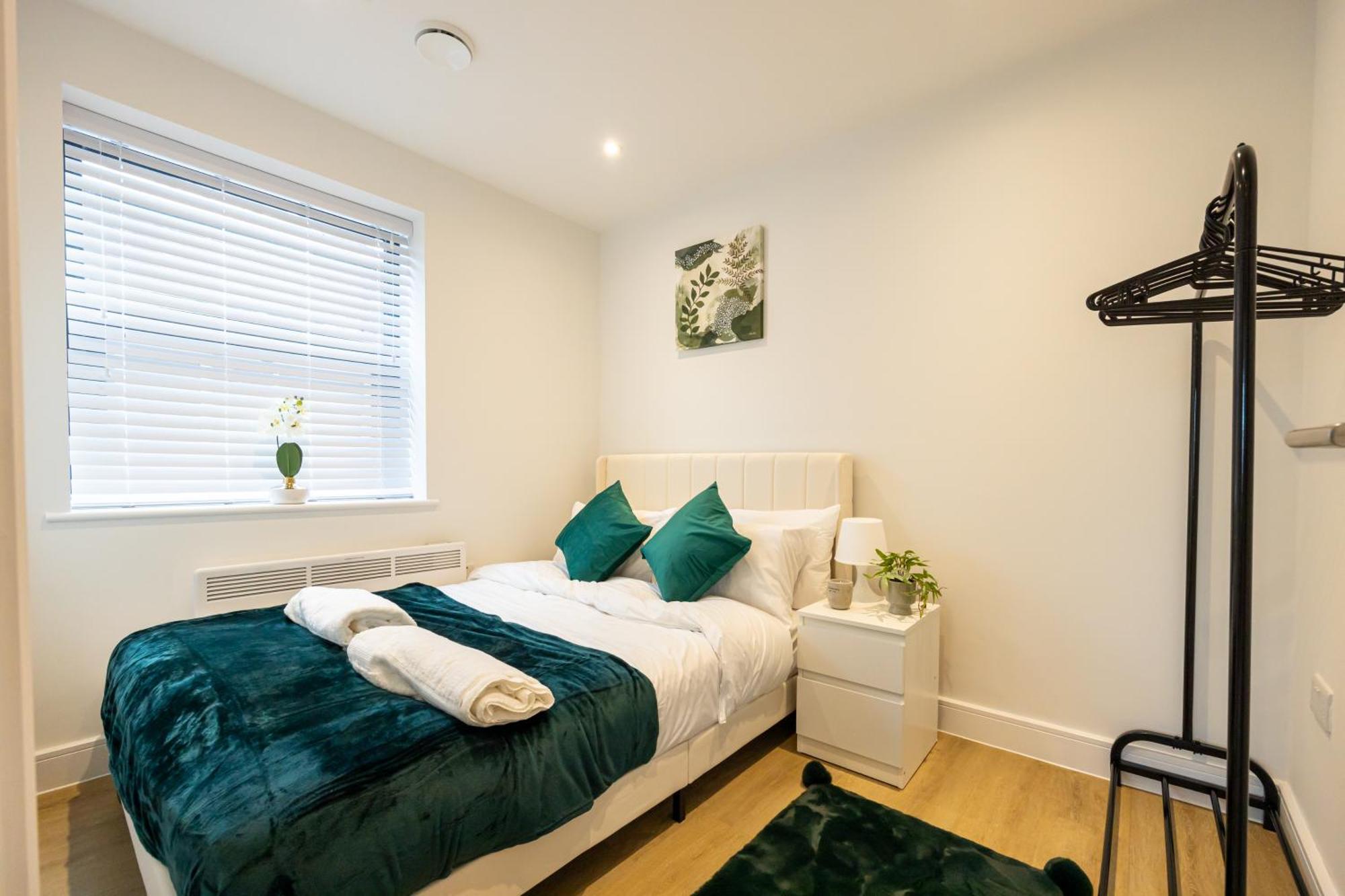 Modern 2 Bed Near Wythenshawe Hospital And Manchester Airport With Parking Eksteriør bilde